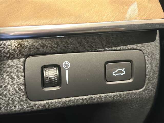 ボルボ ＸＣ９０ T6 AWD インスクリプション 新潟県 2018(平30)年 4.4万km グレー haman/kardon/ワンオーナー/パーフォレーテッドファインナッパレザー/主要装備/City Safety/Apple-car-play/Android-auto/レーンキーピングエイド/パイロットアシスト/全車速追従機能付ACC/純正HDDナビ/フルセグTV/360°カメラ/パーキングアシスト/ETC/ドライブレコーダー/レーダー探知機/レザーシート/パワーシート/シートヒーター/シートベンチレーション/ステアリングヒーター/パワーバックドア/コーナーセンサー/LEDヘッドライト/取扱説明書/保証書/スペアキー