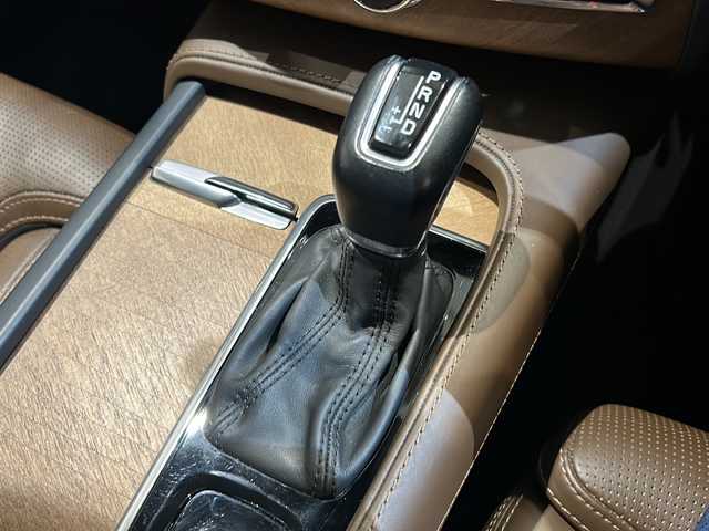 ボルボ ＸＣ９０ T6 AWD インスクリプション 新潟県 2018(平30)年 4.4万km グレー haman/kardon/ワンオーナー/パーフォレーテッドファインナッパレザー/主要装備/City Safety/Apple-car-play/Android-auto/レーンキーピングエイド/パイロットアシスト/全車速追従機能付ACC/純正HDDナビ/フルセグTV/360°カメラ/パーキングアシスト/ETC/ドライブレコーダー/レーダー探知機/レザーシート/パワーシート/シートヒーター/シートベンチレーション/ステアリングヒーター/パワーバックドア/コーナーセンサー/LEDヘッドライト/取扱説明書/保証書/スペアキー