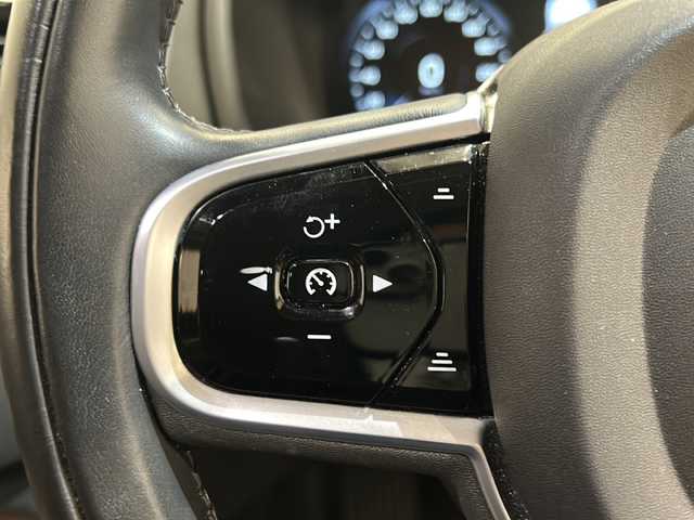 ボルボ ＸＣ９０ T6 AWD インスクリプション 新潟県 2018(平30)年 4.4万km グレー haman/kardon/ワンオーナー/パーフォレーテッドファインナッパレザー/主要装備/City Safety/Apple-car-play/Android-auto/レーンキーピングエイド/パイロットアシスト/全車速追従機能付ACC/純正HDDナビ/フルセグTV/360°カメラ/パーキングアシスト/ETC/ドライブレコーダー/レーダー探知機/レザーシート/パワーシート/シートヒーター/シートベンチレーション/ステアリングヒーター/パワーバックドア/コーナーセンサー/LEDヘッドライト/取扱説明書/保証書/スペアキー