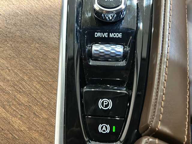 ボルボ ＸＣ９０ T6 AWD インスクリプション 新潟県 2018(平30)年 4.4万km グレー haman/kardon/ワンオーナー/パーフォレーテッドファインナッパレザー/主要装備/City Safety/Apple-car-play/Android-auto/レーンキーピングエイド/パイロットアシスト/全車速追従機能付ACC/純正HDDナビ/フルセグTV/360°カメラ/パーキングアシスト/ETC/ドライブレコーダー/レーダー探知機/レザーシート/パワーシート/シートヒーター/シートベンチレーション/ステアリングヒーター/パワーバックドア/コーナーセンサー/LEDヘッドライト/取扱説明書/保証書/スペアキー