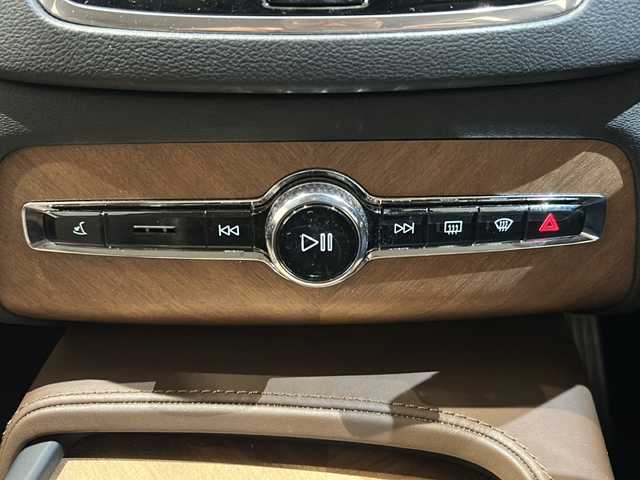 ボルボ ＸＣ９０ T6 AWD インスクリプション 新潟県 2018(平30)年 4.4万km グレー haman/kardon/ワンオーナー/パーフォレーテッドファインナッパレザー/主要装備/City Safety/Apple-car-play/Android-auto/レーンキーピングエイド/パイロットアシスト/全車速追従機能付ACC/純正HDDナビ/フルセグTV/360°カメラ/パーキングアシスト/ETC/ドライブレコーダー/レーダー探知機/レザーシート/パワーシート/シートヒーター/シートベンチレーション/ステアリングヒーター/パワーバックドア/コーナーセンサー/LEDヘッドライト/取扱説明書/保証書/スペアキー