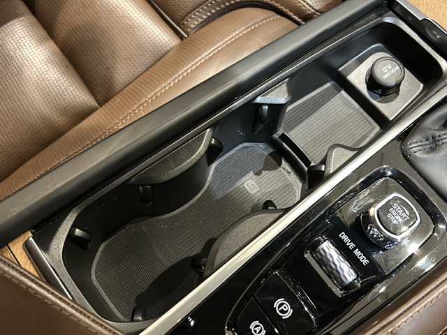 ボルボ ＸＣ９０ T6 AWD インスクリプション 新潟県 2018(平30)年 4.4万km グレー haman/kardon/ワンオーナー/パーフォレーテッドファインナッパレザー/主要装備/City Safety/Apple-car-play/Android-auto/レーンキーピングエイド/パイロットアシスト/全車速追従機能付ACC/純正HDDナビ/フルセグTV/360°カメラ/パーキングアシスト/ETC/ドライブレコーダー/レーダー探知機/レザーシート/パワーシート/シートヒーター/シートベンチレーション/ステアリングヒーター/パワーバックドア/コーナーセンサー/LEDヘッドライト/取扱説明書/保証書/スペアキー