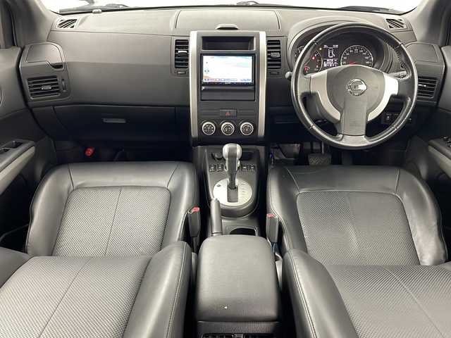 日産 エクストレイル 20Xt 道央・札幌 2011(平23)年 8.7万km ブレードシルバー ・4WD/・社外ナビ（MDV-L503）/&CD&DVD&USB&フルセグTV/・横滑り防止装置/・ダウンヒルアシストコントロール/・全席シートヒーター/・撥水シート/・ETC/・ドアミラーヒーター/・ルーフレール/・オートライト/・スマートキー/・スペアキー