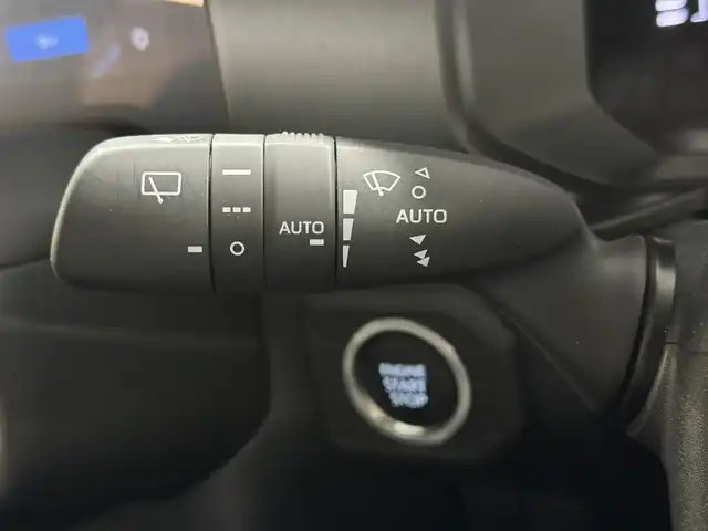トヨタ ランドクルーザー ２５０ VX 三重県 2024(令6)年 0.8万km プラチナホワイトパールマイカ ガソリン/4WD/MTモード付フロア6AT/12.3インチナビ/（AM/FM/TV/Bluetooth/USB/iPod/CarPlay/AndroidAuto/Miracast）/パノラミックビューモニター（床下透過表示機能付）/ETC2.0/Toyota Safety Sense/●プリクラッシュセーフティ/●レーントレーシングアシスト＋LDA/●レーダークルコン/●オートハイビーム/●ロードサインアシスト/●ドライバー異常時対応システム/●プロアクティブドライビングアシスト/●発進遅れ告知機能/・ブラインドスポットモニター＋安心降車アシスト＋周辺車両接近時サポート（録画機能）/・ドライバーモニター/・パーキングサポートブレーキ（静止物・後方接近車両）/装備/・ムーンルーフ/・デジタルインナーミラー/・黒本革シート/・シートヒーター＋ベンチレーション（D/N）＋ステアリングヒーター/・パワーバックドア/・左右＆後席独立オートエアコン/・パワーシート（Dメモリー付8way/N4way）/・オートワイパー/・寒冷地仕様（リヤフォグライトなど）/・ステアリングスイッチ/・プッシュスタート/・純正18inAW/・保/取/・スマートキーx2/など