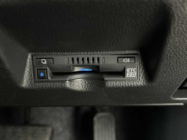 トヨタ ヤリスクロス Z 愛知県 2022(令4)年 0.2万km プラチナホワイトパールマイカ 純正8インチディスプレイオーディオ/・ナビ/・フルセグTV/・Bluetooth/パノラミックビューモニター/ビルトインETC2.0/純正前後ドライブレコーダー/合皮/ファブリックコンビシート/運転席パワーシート/前席シートヒーター/トヨタセーフティセンス/・プリクラッシュセーフティ/・レーントレーシングアシスト/・レーダークルーズコントロール/・オートマチックハイビーム/・ロードサインアシスト/フルLEDヘッドランプ/純正18インチアルミホイール/ステアリングヒーター/ナノイーX/スマートキー