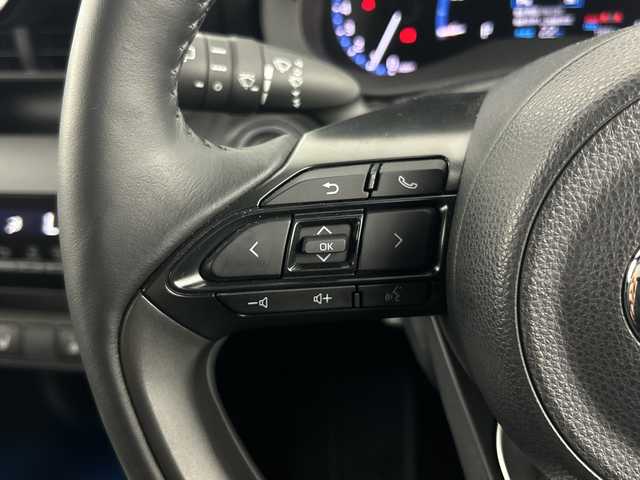 トヨタ ヤリスクロス Z 愛知県 2022(令4)年 0.2万km プラチナホワイトパールマイカ 純正8インチディスプレイオーディオ/・ナビ/・フルセグTV/・Bluetooth/パノラミックビューモニター/ビルトインETC2.0/純正前後ドライブレコーダー/合皮/ファブリックコンビシート/運転席パワーシート/前席シートヒーター/トヨタセーフティセンス/・プリクラッシュセーフティ/・レーントレーシングアシスト/・レーダークルーズコントロール/・オートマチックハイビーム/・ロードサインアシスト/フルLEDヘッドランプ/純正18インチアルミホイール/ステアリングヒーター/ナノイーX/スマートキー