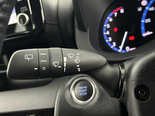 トヨタ ヤリスクロス Z 愛知県 2022(令4)年 0.2万km プラチナホワイトパールマイカ 純正8インチディスプレイオーディオ/・ナビ/・フルセグTV/・Bluetooth/パノラミックビューモニター/ビルトインETC2.0/純正前後ドライブレコーダー/合皮/ファブリックコンビシート/運転席パワーシート/前席シートヒーター/トヨタセーフティセンス/・プリクラッシュセーフティ/・レーントレーシングアシスト/・レーダークルーズコントロール/・オートマチックハイビーム/・ロードサインアシスト/フルLEDヘッドランプ/純正18インチアルミホイール/ステアリングヒーター/ナノイーX/スマートキー