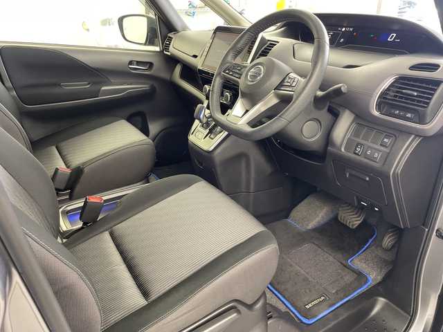 日産 セレナ e－パワー ハイウェイスター V 岐阜県 2021(令3)年 6.5万km ダークメタルグレー プロパイロット/10インチ純正SDナビ/フルセグ/BT/DVD/アラウンドビューモニター/デジタルインナーミラー/ビルトインETC/車線逸脱警報/車線逸脱防止支援/後側方車両検知警報/後側方衝突防止支援/エマージェンシーブレーキ/クリアランスソナー/両側パワースライドドア/LEDオートライト/フォグランプ/ハイビームアシスト/純正15インチAW/シートバックテーブル/サンシェード/純正フロアマット/サイドバイザー/スマートキー/スペアキー