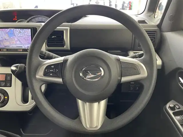 ダイハツ ウェイク X SA 滋賀県 2015(平27)年 8万km パールホワイトⅢ 社外メモリーナビ/フルセグテレビ/バックカメラ/片側パワースライドドア/アイドリングストップ/LEDヘッドライト/衝突軽減ブレーキ/オートライト/ETC/ステアリングスイッチ/プッシュスタート/スマートキー