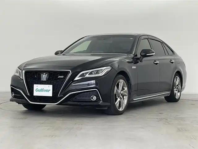 トヨタ クラウン ハイブリッド RS アドバンス 群馬県 2018(平30)年 6.9万km プレシャスブラックパール 本革シート/・前席パワーシート(シートヒーター/シートベンチレーション)/ビルトインETC2.0/＝＝＝＝＝＝＝＝＝/純正8インチSDナビゲーション/・フルセグ/AM/FM/Bluetooth/Miracast/・USB/AUX/CD/DVD/===========/3眼LEDヘッドランプ(オートレベリング機能付)＋LEDクリアランスランプ(デイライト機能/ヘッドランプクリーナー)/Toyota Safety Sense/・プリクラッシュセーフティ(歩行者・自転車運転者検知機能付衝突回避支援タイプ/ミリ波レーダー＋単眼カメラ方式)/・レーントレーシングアシスト/・レーダークルーズコントロール(全車速追従機能付)/・ロードサインアシスト/・アダプティブハイビームシステム/先行車発進告知機能/ブラインドスポットモニター/インテリジェントクリアランスソナー/リヤロストラフィックオートブレーキ