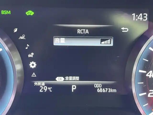 トヨタ クラウン ハイブリッド RS アドバンス 群馬県 2018(平30)年 6.9万km プレシャスブラックパール 本革シート/・前席パワーシート(シートヒーター/シートベンチレーション)/ビルトインETC2.0/＝＝＝＝＝＝＝＝＝/純正8インチSDナビゲーション/・フルセグ/AM/FM/Bluetooth/Miracast/・USB/AUX/CD/DVD/===========/3眼LEDヘッドランプ(オートレベリング機能付)＋LEDクリアランスランプ(デイライト機能/ヘッドランプクリーナー)/Toyota Safety Sense/・プリクラッシュセーフティ(歩行者・自転車運転者検知機能付衝突回避支援タイプ/ミリ波レーダー＋単眼カメラ方式)/・レーントレーシングアシスト/・レーダークルーズコントロール(全車速追従機能付)/・ロードサインアシスト/・アダプティブハイビームシステム/先行車発進告知機能/ブラインドスポットモニター/インテリジェントクリアランスソナー/リヤロストラフィックオートブレーキ