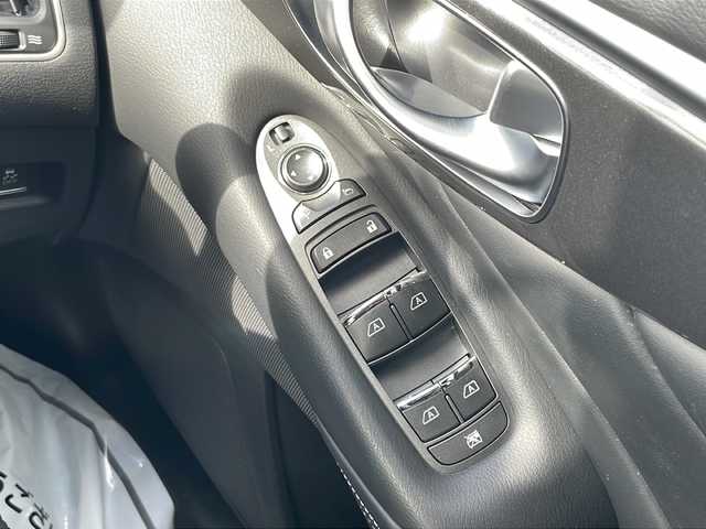 日産 スカイライン 茨城県 2014(平26)年 8.2万km ハガネブルーM 純正ナビ/　　【ワンセグTV/CD/DVD/BT】/アラウンドビューモニター/横滑り防止装置/衝突被害軽減システム/LEDオートライト/クルーズコントロール/黒レザーシート/シートヒーター/シートメモリ/パワーシート/純正17インチアルミホイール/純正フロアマット/プッシュスタート/ビルトインETC/ドライブレコーダー【SDなし】