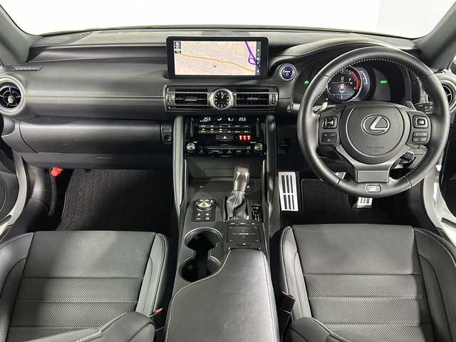 レクサス ＩＳ 300h Fスポーツ 広島県 2022(令4)年 0.7万km ホワイトノーヴァガラスフレーク 禁煙/ムーンルーフ/純正ナビ/CD/DVD/Blu-ray/DTV/Bluetooth/パノラミックビューモニター/オレンジキャリパー/レザーシート/シートヒーター/パワーシート/ステアリングヒーター/ステアリングスイッチ/パドルシフト/前後ドライブレコーダー/ビルトインETC2.0/純正19インチアルミホイール/スマートキー/カードキー/プッシュスタート/保証書・取扱説明書