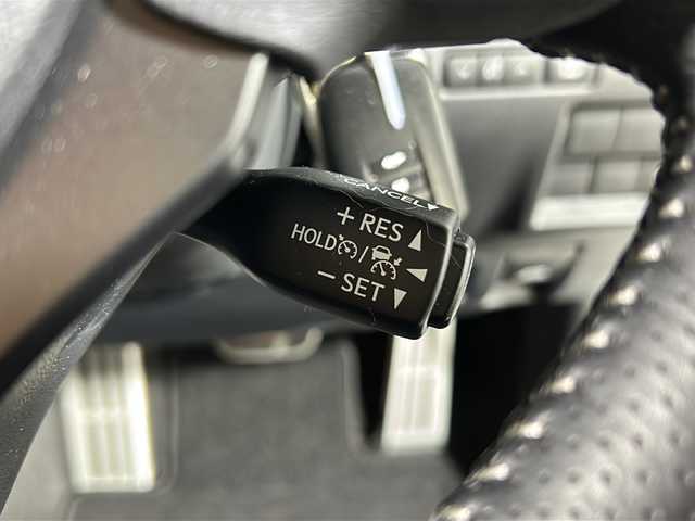 レクサス ＩＳ 300h Fスポーツ 広島県 2022(令4)年 0.7万km ホワイトノーヴァガラスフレーク 禁煙/ムーンルーフ/純正ナビ/CD/DVD/Blu-ray/DTV/Bluetooth/パノラミックビューモニター/オレンジキャリパー/レザーシート/シートヒーター/パワーシート/ステアリングヒーター/ステアリングスイッチ/パドルシフト/前後ドライブレコーダー/ビルトインETC2.0/純正19インチアルミホイール/スマートキー/カードキー/プッシュスタート/保証書・取扱説明書