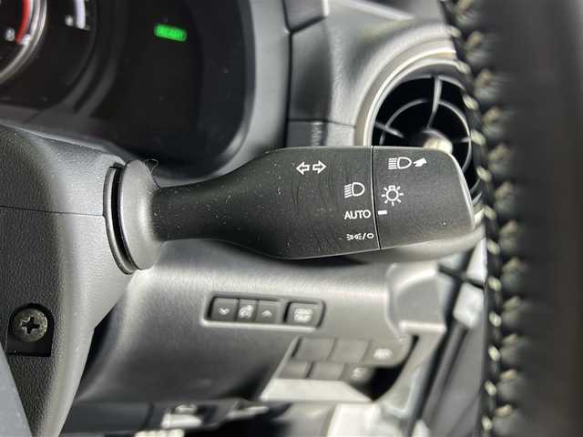 レクサス ＩＳ 300h Fスポーツ 広島県 2022(令4)年 0.7万km ホワイトノーヴァガラスフレーク 禁煙/ムーンルーフ/純正ナビ/CD/DVD/Blu-ray/DTV/Bluetooth/パノラミックビューモニター/オレンジキャリパー/レザーシート/シートヒーター/パワーシート/ステアリングヒーター/ステアリングスイッチ/パドルシフト/前後ドライブレコーダー/ビルトインETC2.0/純正19インチアルミホイール/スマートキー/カードキー/プッシュスタート/保証書・取扱説明書