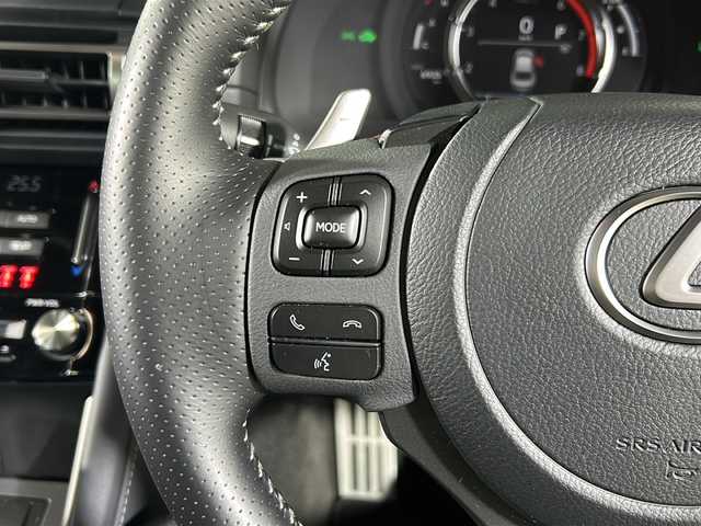 レクサス ＩＳ 300h Fスポーツ 広島県 2022(令4)年 0.7万km ホワイトノーヴァガラスフレーク 禁煙/ムーンルーフ/純正ナビ/CD/DVD/Blu-ray/DTV/Bluetooth/パノラミックビューモニター/オレンジキャリパー/レザーシート/シートヒーター/パワーシート/ステアリングヒーター/ステアリングスイッチ/パドルシフト/前後ドライブレコーダー/ビルトインETC2.0/純正19インチアルミホイール/スマートキー/カードキー/プッシュスタート/保証書・取扱説明書