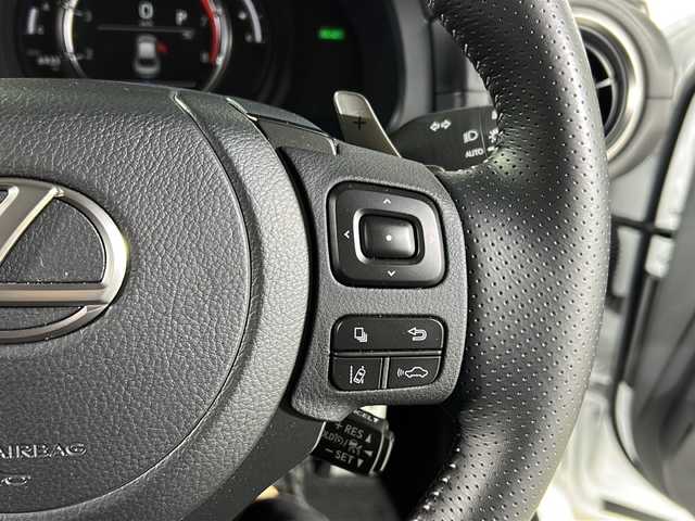 レクサス ＩＳ 300h Fスポーツ 広島県 2022(令4)年 0.7万km ホワイトノーヴァガラスフレーク 禁煙/ムーンルーフ/純正ナビ/CD/DVD/Blu-ray/DTV/Bluetooth/パノラミックビューモニター/オレンジキャリパー/レザーシート/シートヒーター/パワーシート/ステアリングヒーター/ステアリングスイッチ/パドルシフト/前後ドライブレコーダー/ビルトインETC2.0/純正19インチアルミホイール/スマートキー/カードキー/プッシュスタート/保証書・取扱説明書