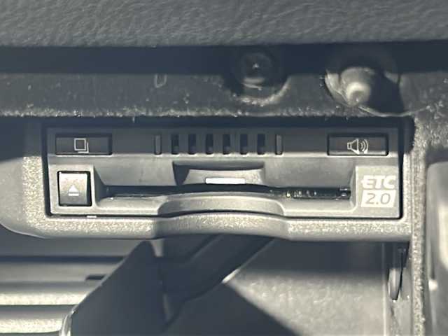 レクサス ＩＳ 300h Fスポーツ 広島県 2022(令4)年 0.7万km ホワイトノーヴァガラスフレーク 禁煙/ムーンルーフ/純正ナビ/CD/DVD/Blu-ray/DTV/Bluetooth/パノラミックビューモニター/オレンジキャリパー/レザーシート/シートヒーター/パワーシート/ステアリングヒーター/ステアリングスイッチ/パドルシフト/前後ドライブレコーダー/ビルトインETC2.0/純正19インチアルミホイール/スマートキー/カードキー/プッシュスタート/保証書・取扱説明書