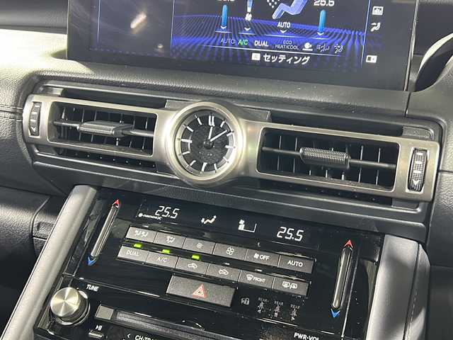 レクサス ＩＳ 300h Fスポーツ 広島県 2022(令4)年 0.7万km ホワイトノーヴァガラスフレーク 禁煙/ムーンルーフ/純正ナビ/CD/DVD/Blu-ray/DTV/Bluetooth/パノラミックビューモニター/オレンジキャリパー/レザーシート/シートヒーター/パワーシート/ステアリングヒーター/ステアリングスイッチ/パドルシフト/前後ドライブレコーダー/ビルトインETC2.0/純正19インチアルミホイール/スマートキー/カードキー/プッシュスタート/保証書・取扱説明書