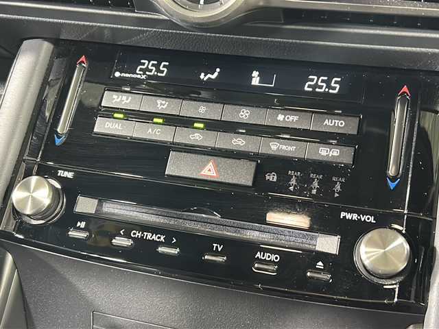 レクサス ＩＳ 300h Fスポーツ 広島県 2022(令4)年 0.7万km ホワイトノーヴァガラスフレーク 禁煙/ムーンルーフ/純正ナビ/CD/DVD/Blu-ray/DTV/Bluetooth/パノラミックビューモニター/オレンジキャリパー/レザーシート/シートヒーター/パワーシート/ステアリングヒーター/ステアリングスイッチ/パドルシフト/前後ドライブレコーダー/ビルトインETC2.0/純正19インチアルミホイール/スマートキー/カードキー/プッシュスタート/保証書・取扱説明書