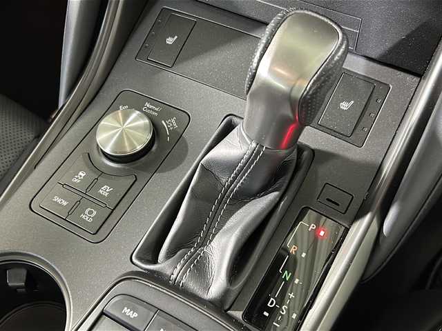 レクサス ＩＳ 300h Fスポーツ 広島県 2022(令4)年 0.7万km ホワイトノーヴァガラスフレーク 禁煙/ムーンルーフ/純正ナビ/CD/DVD/Blu-ray/DTV/Bluetooth/パノラミックビューモニター/オレンジキャリパー/レザーシート/シートヒーター/パワーシート/ステアリングヒーター/ステアリングスイッチ/パドルシフト/前後ドライブレコーダー/ビルトインETC2.0/純正19インチアルミホイール/スマートキー/カードキー/プッシュスタート/保証書・取扱説明書