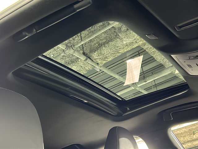 レクサス ＩＳ 300h Fスポーツ 広島県 2022(令4)年 0.7万km ホワイトノーヴァガラスフレーク 禁煙/ムーンルーフ/純正ナビ/CD/DVD/Blu-ray/DTV/Bluetooth/パノラミックビューモニター/オレンジキャリパー/レザーシート/シートヒーター/パワーシート/ステアリングヒーター/ステアリングスイッチ/パドルシフト/前後ドライブレコーダー/ビルトインETC2.0/純正19インチアルミホイール/スマートキー/カードキー/プッシュスタート/保証書・取扱説明書