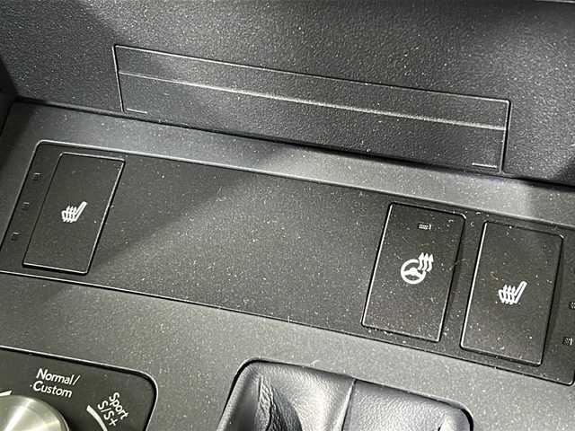 レクサス ＩＳ 300h Fスポーツ 広島県 2022(令4)年 0.7万km ホワイトノーヴァガラスフレーク 禁煙/ムーンルーフ/純正ナビ/CD/DVD/Blu-ray/DTV/Bluetooth/パノラミックビューモニター/オレンジキャリパー/レザーシート/シートヒーター/パワーシート/ステアリングヒーター/ステアリングスイッチ/パドルシフト/前後ドライブレコーダー/ビルトインETC2.0/純正19インチアルミホイール/スマートキー/カードキー/プッシュスタート/保証書・取扱説明書