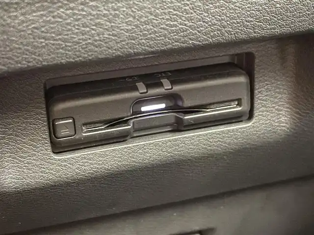 日産 キックス X ツートーンインテリアED 群馬県 2021(令3)年 5万km ラディアントレッド/ピュアブラック 2トーン 純正９インチナビ　アラウンドビューモニター　プロパイロット　ＬＥＤ　オートハイビーム　シートヒーター　純正１７インチＡＷ　ステアリングヒーター　ステアリングリモコン　ＥＴＣ　ドライブレコーダー　禁煙車