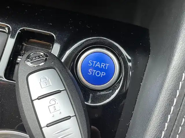 日産 キックス X ツートーンインテリアED 群馬県 2021(令3)年 5万km ラディアントレッド/ピュアブラック 2トーン 純正９インチナビ　アラウンドビューモニター　プロパイロット　ＬＥＤ　オートハイビーム　シートヒーター　純正１７インチＡＷ　ステアリングヒーター　ステアリングリモコン　ＥＴＣ　ドライブレコーダー　禁煙車