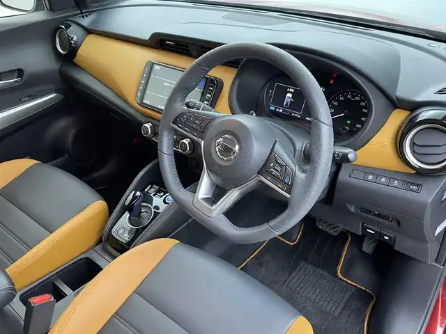 日産 キックス X ツートーンインテリアED 群馬県 2021(令3)年 5万km ラディアントレッド/ピュアブラック 2トーン 純正９インチナビ　アラウンドビューモニター　プロパイロット　ＬＥＤ　オートハイビーム　シートヒーター　純正１７インチＡＷ　ステアリングヒーター　ステアリングリモコン　ＥＴＣ　ドライブレコーダー　禁煙車