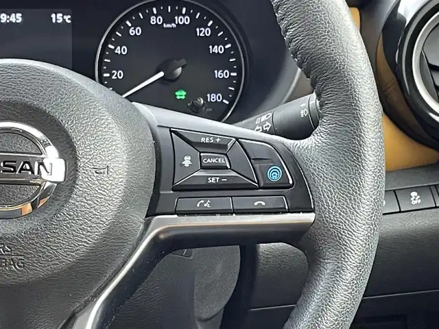 日産 キックス X ツートーンインテリアED 群馬県 2021(令3)年 5万km ラディアントレッド/ピュアブラック 2トーン 純正９インチナビ　アラウンドビューモニター　プロパイロット　ＬＥＤ　オートハイビーム　シートヒーター　純正１７インチＡＷ　ステアリングヒーター　ステアリングリモコン　ＥＴＣ　ドライブレコーダー　禁煙車