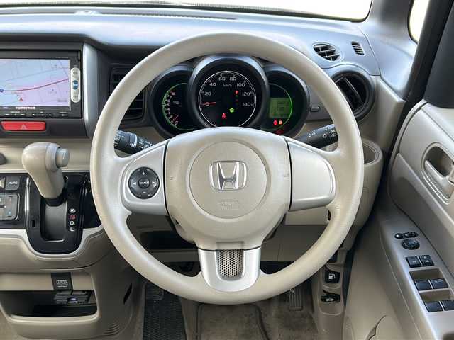 ホンダ Ｎ ＢＯＸ G Lパッケージ 秋田県 2014(平26)年 6.9万km カトラリーシルバーM 4WD/純正メモリナビ/Bluetooth、CD/DVD、ワンセグTV/バックカメラ/ETC/片側パワースライドドア/純正14インチAW