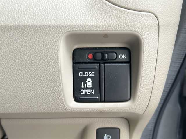 ホンダ Ｎ ＢＯＸ G Lパッケージ 秋田県 2014(平26)年 6.9万km カトラリーシルバーM 4WD/純正メモリナビ/Bluetooth、CD/DVD、ワンセグTV/バックカメラ/ETC/片側パワースライドドア/純正14インチAW