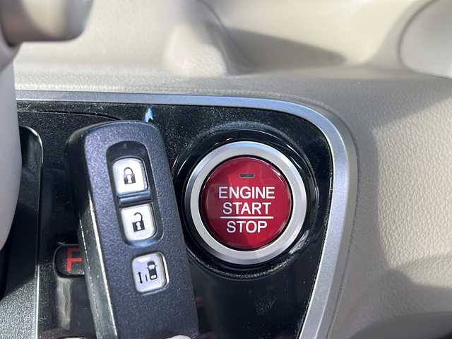 ホンダ Ｎ ＢＯＸ G Lパッケージ 秋田県 2014(平26)年 6.9万km カトラリーシルバーM 4WD/純正メモリナビ/Bluetooth、CD/DVD、ワンセグTV/バックカメラ/ETC/片側パワースライドドア/純正14インチAW