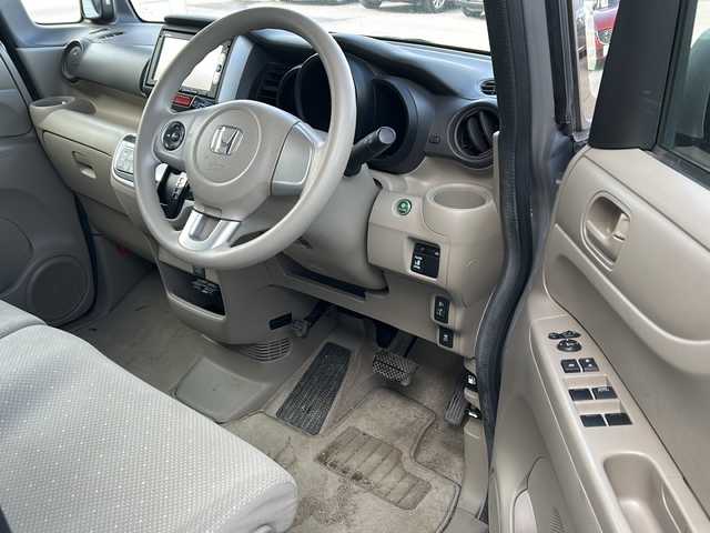 ホンダ Ｎ ＢＯＸ G Lパッケージ 秋田県 2014(平26)年 6.9万km カトラリーシルバーM 4WD/純正メモリナビ/Bluetooth、CD/DVD、ワンセグTV/バックカメラ/ETC/片側パワースライドドア/純正14インチAW