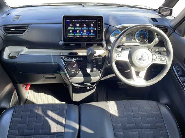 三菱 デリカミニ T プレミアム 長野県 2023(令5)年 2.2万km アメジストブラック 禁煙車/ワンオーナー/４WD/純正9インチナビ/【MM222D-LM】/（フルセグTV/Bluetooth）/e-Assist./・衝突被害軽減ブレーキ/・踏み間違い衝突防止アシスト/・車線逸脱防止支援機能/・オートマチックハイビーム/・ふらつき警報/・前方衝突予測警報/・標識検知システム/・先行車発進通知/・マイパイロット（レーダークルーズコントロール・車線維持支援）/・デジタルルームミラー/・マルチアラウンドモニター/ビルトインETC/ハンズフリー両側パワースライドドア/ドライブレコーダー/ハーフレザーシート/前席シートヒーター/ステアリングヒーター/革巻きステアリング/ステアリングスイッチ/パドルシフト/電動パーキングブレーキ/ブレーキホールド/LEDヘッドライト/フォグランプ/オートライト/スマートキー/Pスタート/電動格納ミラー/純正15インチAW/純正ラバーマット/ルーフレール