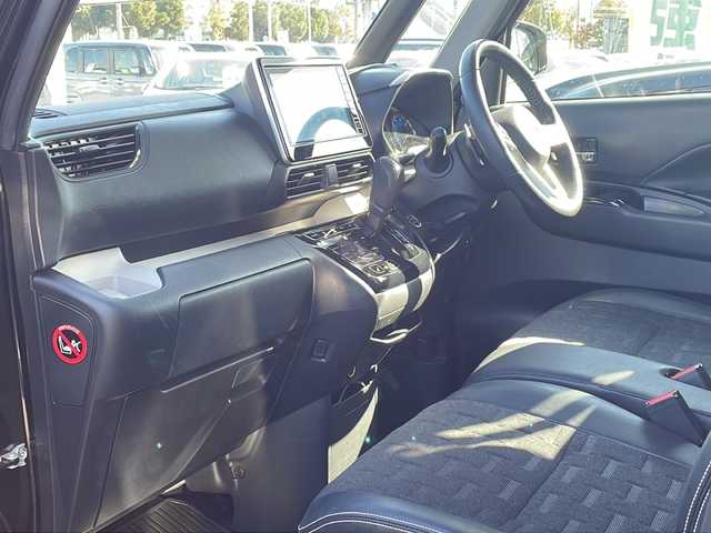 三菱 デリカミニ T プレミアム 長野県 2023(令5)年 2.2万km アメジストブラック 禁煙車/ワンオーナー/４WD/純正9インチナビ/【MM222D-LM】/（フルセグTV/Bluetooth）/e-Assist./・衝突被害軽減ブレーキ/・踏み間違い衝突防止アシスト/・車線逸脱防止支援機能/・オートマチックハイビーム/・ふらつき警報/・前方衝突予測警報/・標識検知システム/・先行車発進通知/・マイパイロット（レーダークルーズコントロール・車線維持支援）/・デジタルルームミラー/・マルチアラウンドモニター/ビルトインETC/ハンズフリー両側パワースライドドア/ドライブレコーダー/ハーフレザーシート/前席シートヒーター/ステアリングヒーター/革巻きステアリング/ステアリングスイッチ/パドルシフト/電動パーキングブレーキ/ブレーキホールド/LEDヘッドライト/フォグランプ/オートライト/スマートキー/Pスタート/電動格納ミラー/純正15インチAW/純正ラバーマット/ルーフレール