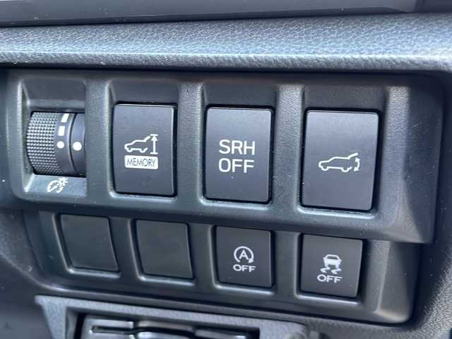 スバル フォレスター X－ブレイク 新潟県 2018(平30)年 5.5万km クリスタルホワイトP ワンオーナー/禁煙車/純正メモリーナビ/バック・サイドカメラ/シートヒーター/前席パワーシート/社外後席モニター/パワーバックドア/レーダークルーズコントロール/ステアリングヒーター/ルーフレール/オートマチックハイビーム/ドラレコ/ＥＴＣ/衝突軽減/フォグランプ/レーンキープアシスト/コーナーセンサー/純正17インチアルミホイール(225/60/R17)