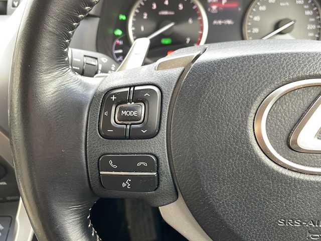 レクサス ＮＸ 300h バージョンL 道北・旭川 2016(平28)年 16.3万km プラチナムシルバーメタリック ・４ＷＤ/・純正ＳＤナビ/　ＣＤ・ＤＶＤ・ＢＬ・ＳＤ・ＢＴ/・バック、サイドモニター/・ブレーキホールド/・EVモード/・純正１８インチアルミ/・追従型クルーズコントロール/・レーンディパーチャーアラート/・プリクラッシュセーフティ/・オートハイビーム/・LEDオートライト/・ベージュ、黒革シート/・前席パワーシート、エアシート/・Ｄ席メモリーシート/・リア電動シート/・電動リアゲート/・ETC/・新車時保証書、取説