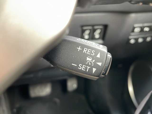 レクサス ＮＸ 300h バージョンL 道北・旭川 2016(平28)年 16.3万km プラチナムシルバーメタリック ・４ＷＤ/・純正ＳＤナビ/　ＣＤ・ＤＶＤ・ＢＬ・ＳＤ・ＢＴ/・バック、サイドモニター/・ブレーキホールド/・EVモード/・純正１８インチアルミ/・追従型クルーズコントロール/・レーンディパーチャーアラート/・プリクラッシュセーフティ/・オートハイビーム/・LEDオートライト/・ベージュ、黒革シート/・前席パワーシート、エアシート/・Ｄ席メモリーシート/・リア電動シート/・電動リアゲート/・ETC/・新車時保証書、取説