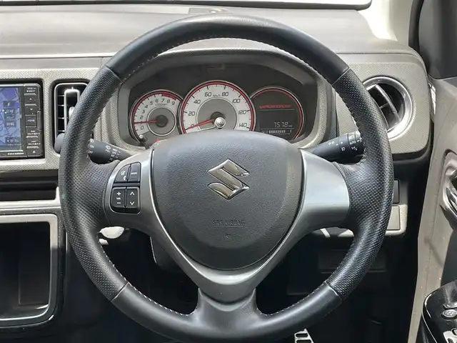 スズキ アルト ワークス 愛知県 2021(令3)年 0.8万km スチールシルバーM ワンオーナー/ターボ/5速MT/社外メモリナビ/（DVD/フルセグTV/Bluetooth/USB）/前席レカロセミバケットシート/横滑り防止機能/純正HIDヘッドライト/フォグランプ/純正15インチアルミホイール/スマートキー/保証書/取扱説明書
