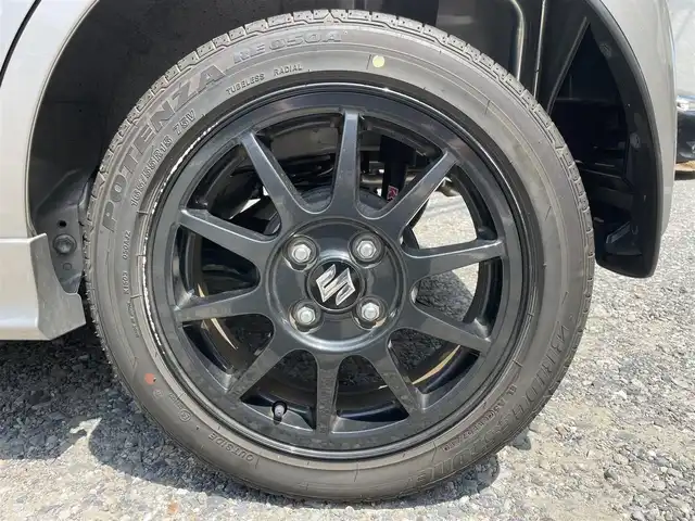 スズキ アルト ワークス 愛知県 2021(令3)年 0.8万km スチールシルバーM ワンオーナー/ターボ/5速MT/社外メモリナビ/（DVD/フルセグTV/Bluetooth/USB）/前席レカロセミバケットシート/横滑り防止機能/純正HIDヘッドライト/フォグランプ/純正15インチアルミホイール/スマートキー/保証書/取扱説明書