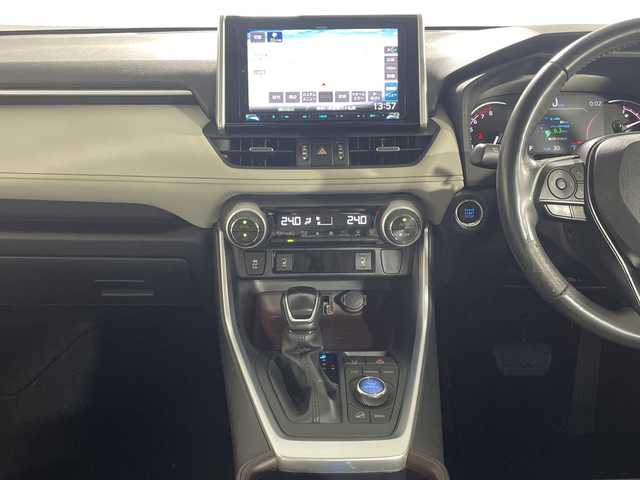 トヨタ ＲＡＶ４ G Zパッケージ 神奈川県 2020(令2)年 4.7万km ホワイトパールクリスタルシャイン トヨタセーフティセンス/社外9型ナビ/・BT/フルセグTV/SD/CD/DVD/HDMI/USB/バックカメラ/ムーンルーフ/デジタルインナーミラー/BSM/ライトグレー合皮シート/パワーシート(D)/シートヒーター(D/N)/メモリシート(D)/TRDエアロ(F/S/R)/TRDオーバーフェンダー/電動サイドブレーキ/オートブレーキホールド/ECO/SPORT/MYD/ROCK/SNOWモード/ダウンヒルアシストコントロール/ドライブレコーダー/ビルトインETC/パワーバックドア/スマートキー/プッシュスタートボタン/革巻きステアリング/ステアリングスイッチ/Autoライト/ステアリングヒーター/LEDヘッドライト/フォグランプ/電動格納ミラー/ウィンカーミラー/ルーフレール/純正アルミホイール/社外ドアバイザー/社外フロアマット