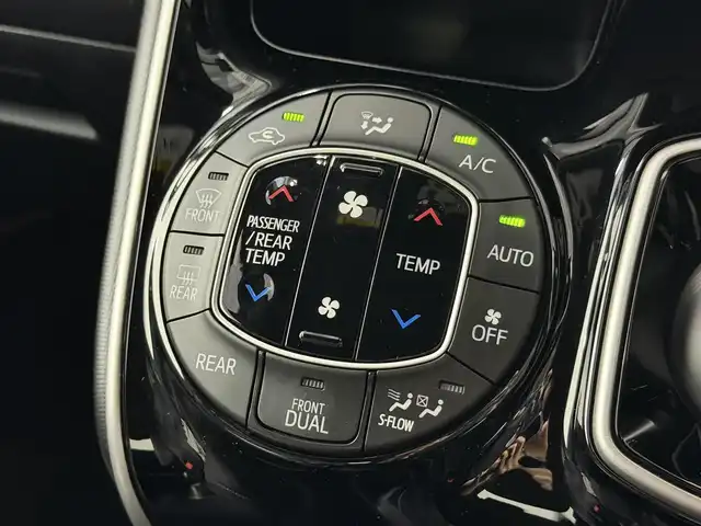 トヨタ ヴォクシー ハイブリッド ZS 煌Ⅱ 大阪府 2019(平31)年 2.2万km ブラック 純正10incナビTV バックカメラ シートヒーター クルーズコントロール 衝突軽減ブレーキ レーンアシスト オートハイビーム 両側パワースライドドア リアオートエアコン ドライブレコーダー ETC