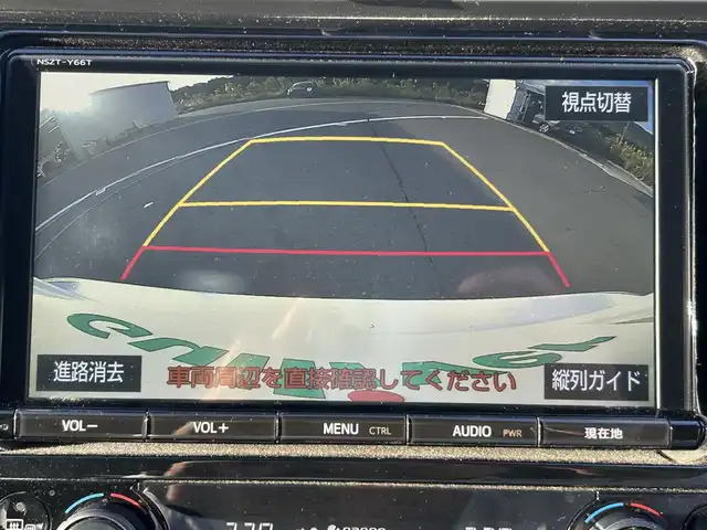 トヨタ カムリ G 岡山県 2018(平30)年 7.3万km プラチナホワイトパールマイカ 登録時走行距離 72287km/ワンオーナー/禁煙車/純正9インチナビ(NSZT-Y66T)/　(CD/DVD/フルセグTV/Bluetooth)/バックカメラ/クルーズコントロール(追従走行あり)/衝突被害軽減システム(PCS)/車線逸脱警報（LDA）/後側方車両検知警報(BSM)/ビルトインETC2.0/D席パワーシート/革巻きステアリング/ステアリングスイッチ/純正LEDヘッドライト/フォグライト/オートライト/プッシュスタート/スマートキー/MTモード付きAT/アイドリングストップ/純正アルミホイール 17インチ/ドアバイザー/電動格納ミラー/純正フロアマット/横滑防止装置/盗難防止装置/取扱説明書/新車時整備手帳（保証書）