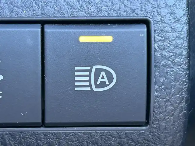 トヨタ カムリ G 岡山県 2018(平30)年 7.3万km プラチナホワイトパールマイカ 登録時走行距離 72287km/ワンオーナー/禁煙車/純正9インチナビ(NSZT-Y66T)/　(CD/DVD/フルセグTV/Bluetooth)/バックカメラ/クルーズコントロール(追従走行あり)/衝突被害軽減システム(PCS)/車線逸脱警報（LDA）/後側方車両検知警報(BSM)/ビルトインETC2.0/D席パワーシート/革巻きステアリング/ステアリングスイッチ/純正LEDヘッドライト/フォグライト/オートライト/プッシュスタート/スマートキー/MTモード付きAT/アイドリングストップ/純正アルミホイール 17インチ/ドアバイザー/電動格納ミラー/純正フロアマット/横滑防止装置/盗難防止装置/取扱説明書/新車時整備手帳（保証書）