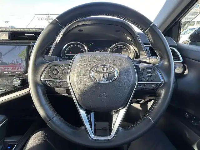 トヨタ カムリ G 岡山県 2018(平30)年 7.3万km プラチナホワイトパールマイカ 登録時走行距離 72287km/ワンオーナー/禁煙車/純正9インチナビ(NSZT-Y66T)/　(CD/DVD/フルセグTV/Bluetooth)/バックカメラ/クルーズコントロール(追従走行あり)/衝突被害軽減システム(PCS)/車線逸脱警報（LDA）/後側方車両検知警報(BSM)/ビルトインETC2.0/D席パワーシート/革巻きステアリング/ステアリングスイッチ/純正LEDヘッドライト/フォグライト/オートライト/プッシュスタート/スマートキー/MTモード付きAT/アイドリングストップ/純正アルミホイール 17インチ/ドアバイザー/電動格納ミラー/純正フロアマット/横滑防止装置/盗難防止装置/取扱説明書/新車時整備手帳（保証書）