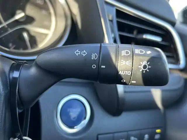 トヨタ カムリ G 岡山県 2018(平30)年 7.3万km プラチナホワイトパールマイカ 登録時走行距離 72287km/ワンオーナー/禁煙車/純正9インチナビ(NSZT-Y66T)/　(CD/DVD/フルセグTV/Bluetooth)/バックカメラ/クルーズコントロール(追従走行あり)/衝突被害軽減システム(PCS)/車線逸脱警報（LDA）/後側方車両検知警報(BSM)/ビルトインETC2.0/D席パワーシート/革巻きステアリング/ステアリングスイッチ/純正LEDヘッドライト/フォグライト/オートライト/プッシュスタート/スマートキー/MTモード付きAT/アイドリングストップ/純正アルミホイール 17インチ/ドアバイザー/電動格納ミラー/純正フロアマット/横滑防止装置/盗難防止装置/取扱説明書/新車時整備手帳（保証書）