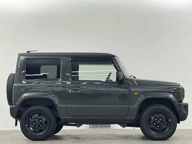 スズキ ジムニー XL 埼玉県 2023(令5)年 1.5万km ジャングルグリーン 純正ナビ　シートヒーター　バックカメラ　ＥＴＣ２．０　ドライブレコーダー　ミラーヒーター　ダウンヒルアシスト　背面タイヤ　フルセグＴＶ　スマートキー　純正フロアマット　Ｂｌｕｅｔｏｏｔｈ　衝突被害軽減　