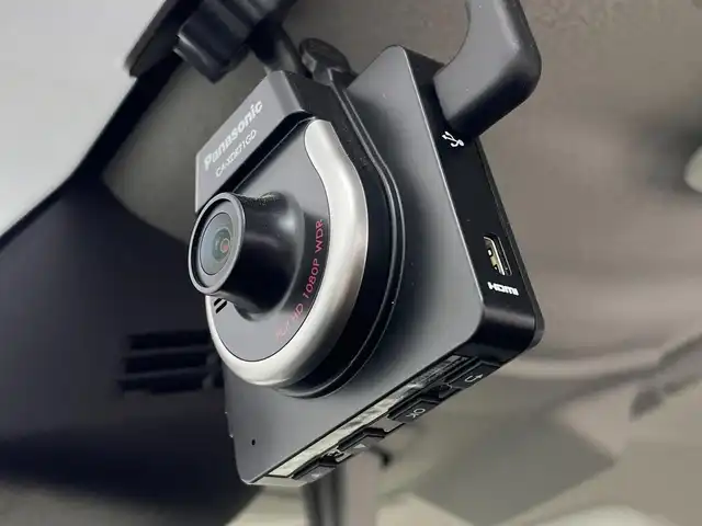 スズキ ジムニー XL 埼玉県 2023(令5)年 1.5万km ジャングルグリーン 純正ナビ　シートヒーター　バックカメラ　ＥＴＣ２．０　ドライブレコーダー　ミラーヒーター　ダウンヒルアシスト　背面タイヤ　フルセグＴＶ　スマートキー　純正フロアマット　Ｂｌｕｅｔｏｏｔｈ　衝突被害軽減　